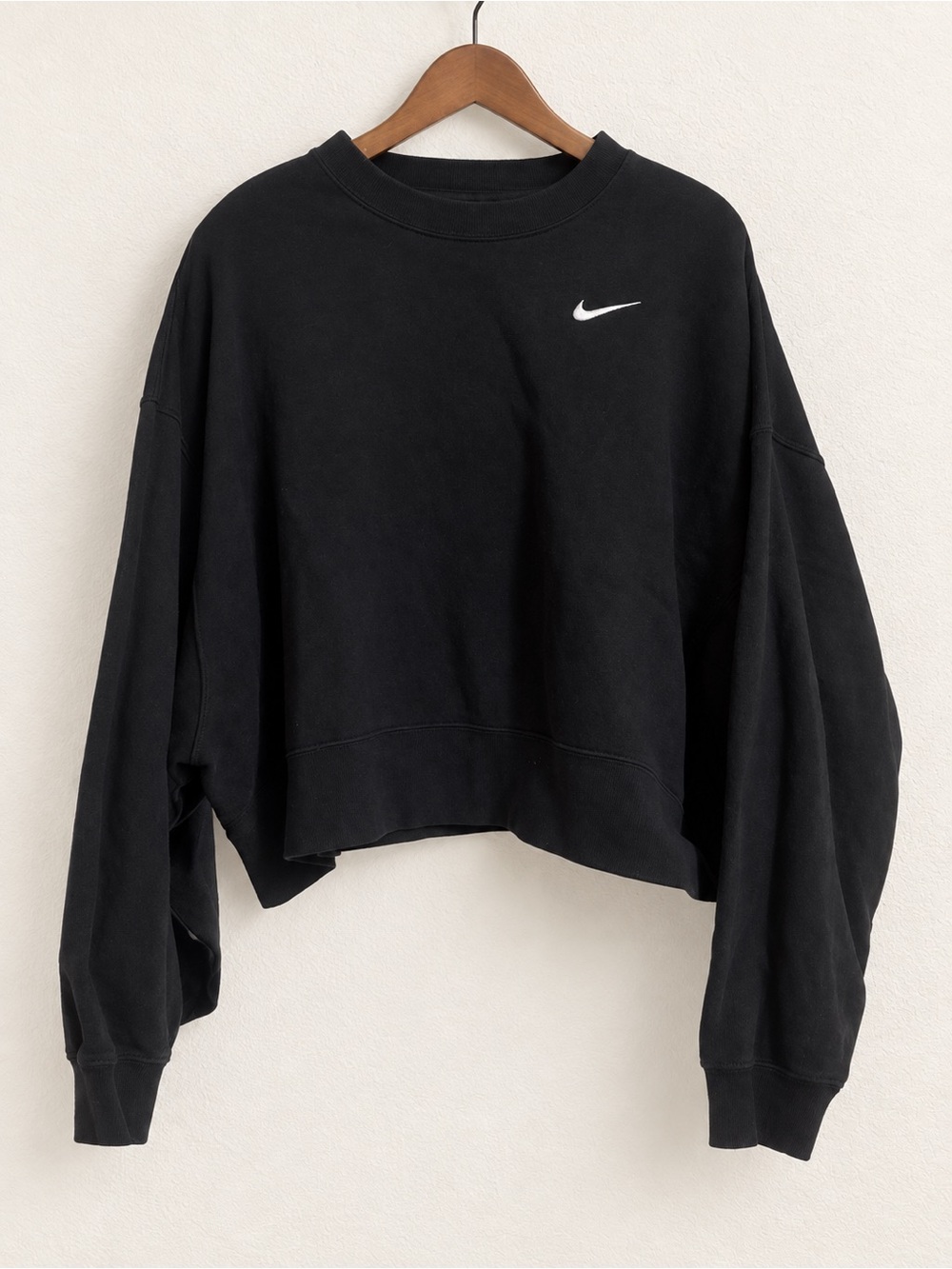 Nike Women’s Team Fleece Cropped Oversized Black Sweatshirt Sz M